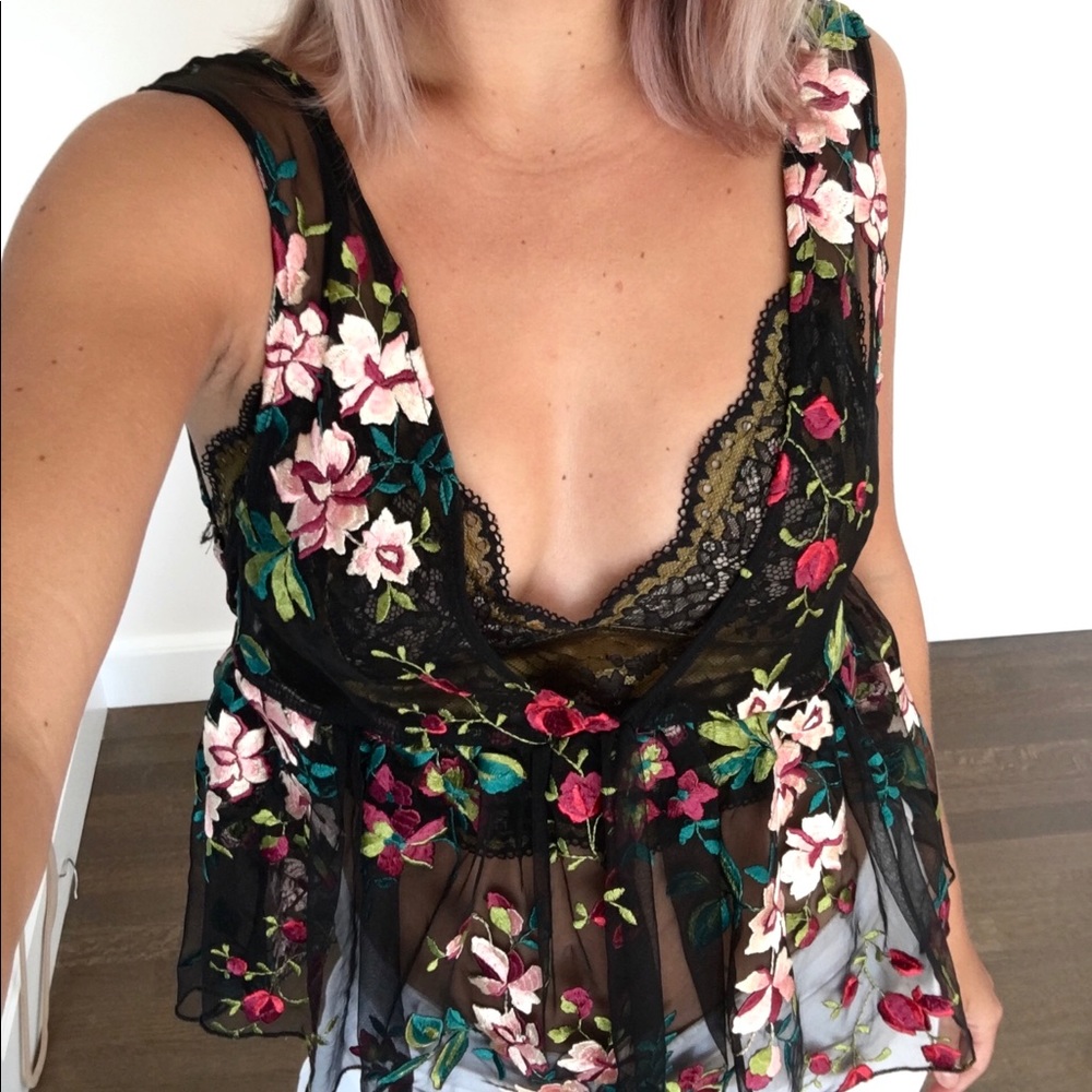 Ecoté Embroidered Top